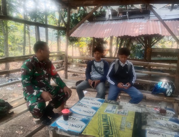 Babinsa Pasanggrahan Sosialisasikan Penerimaan Bintara dan Tamtama TNI AD kepada Pemuda